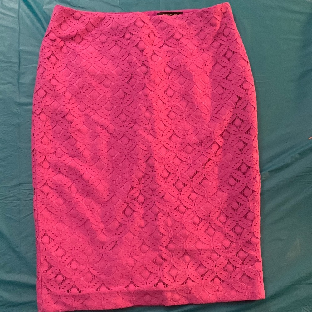 Gorgeous Ann Taylor Pencil Skirt in Violet Lace